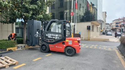 &Uuml;sk&uuml;dar forklift kiralama 2